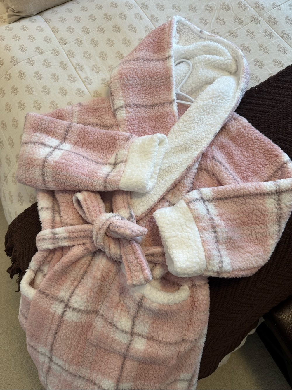 La Vie En Rose Pink and White Plaid Hooded Sherpa Robe